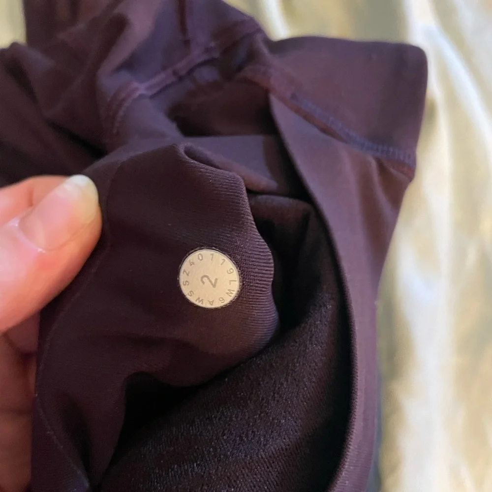 Lululemon Time To Sweat Crop 23" size 2 - Picture 4 of 5